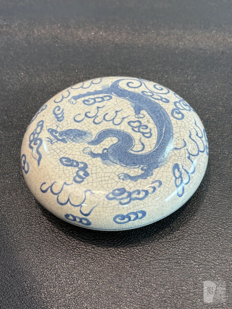 清晚期 浆胎青花云龙纹印泥盒 - 图11